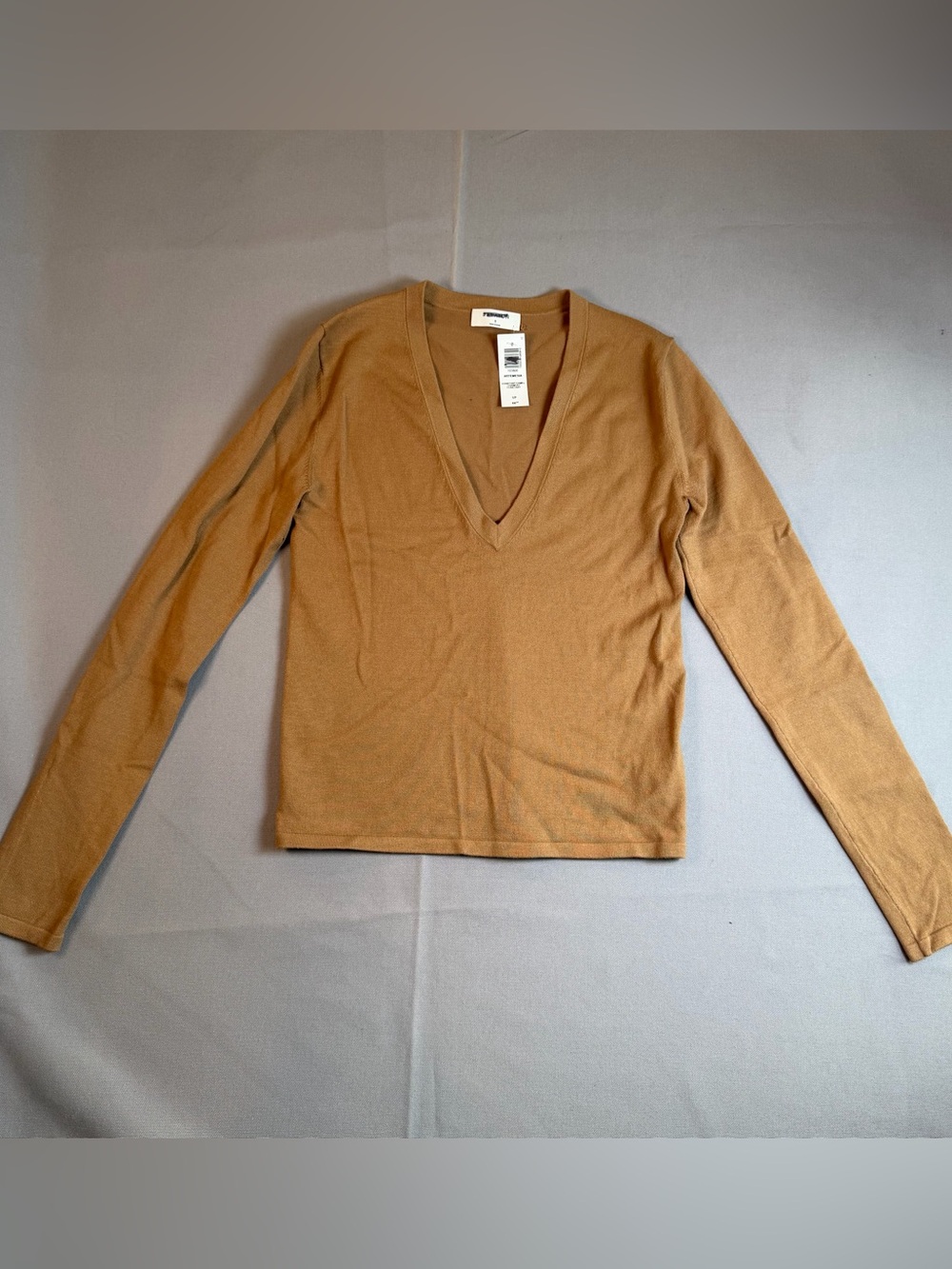 Aritzia Babaton Women’s szS Camel V-Neck Long Sleeve Light Weight Sweater Office